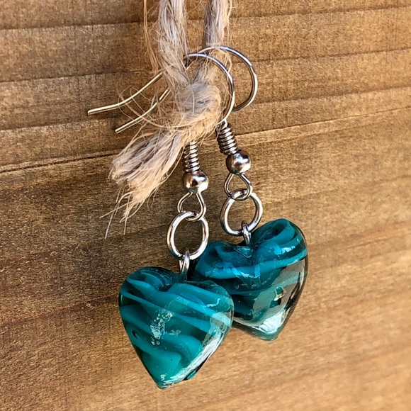 ✨ LAMPWORK GLASS DROP HEART EARRINGS✨ - Picture 5 of 8